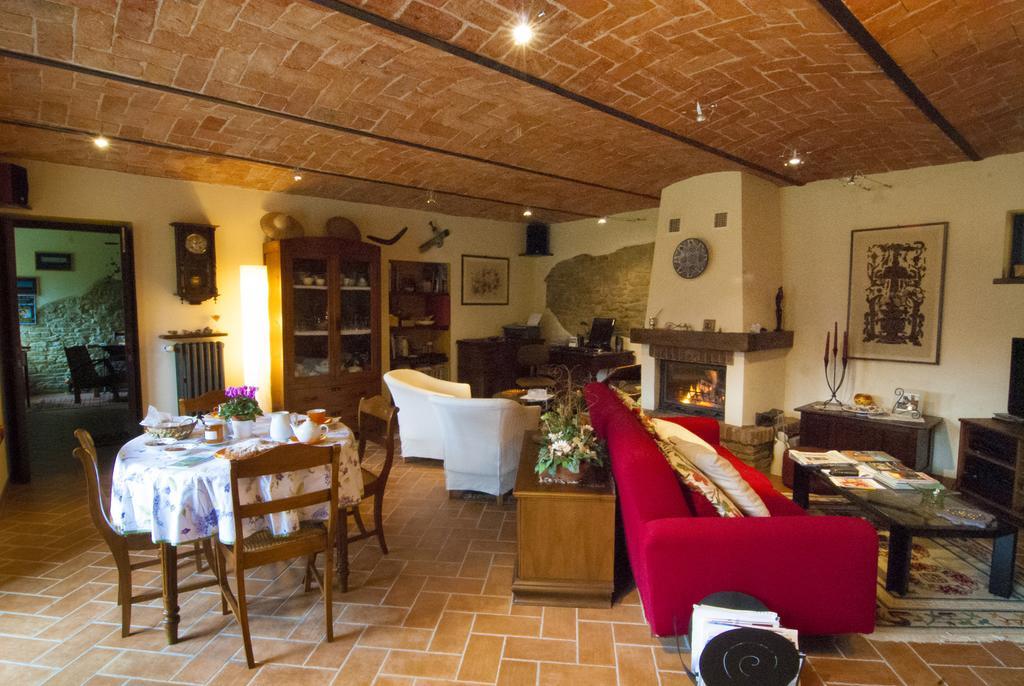 B&B Il Sole Delle Rive Sinio Bagian luar foto