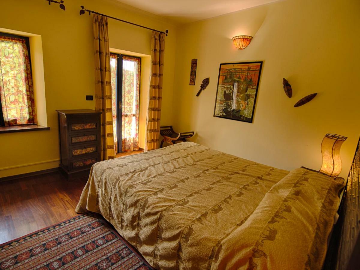 B&B Il Sole Delle Rive Sinio Bagian luar foto