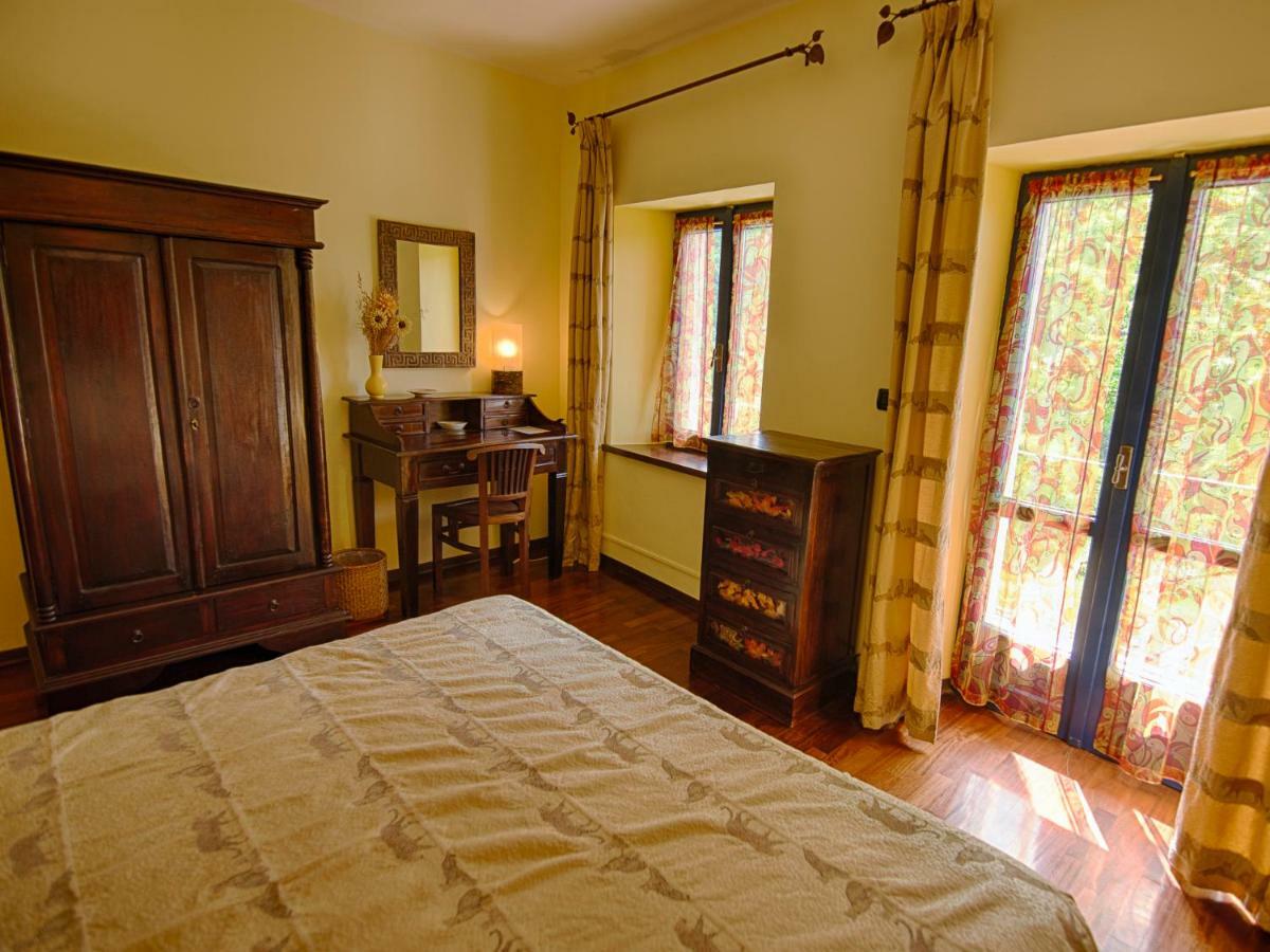 B&B Il Sole Delle Rive Sinio Bagian luar foto